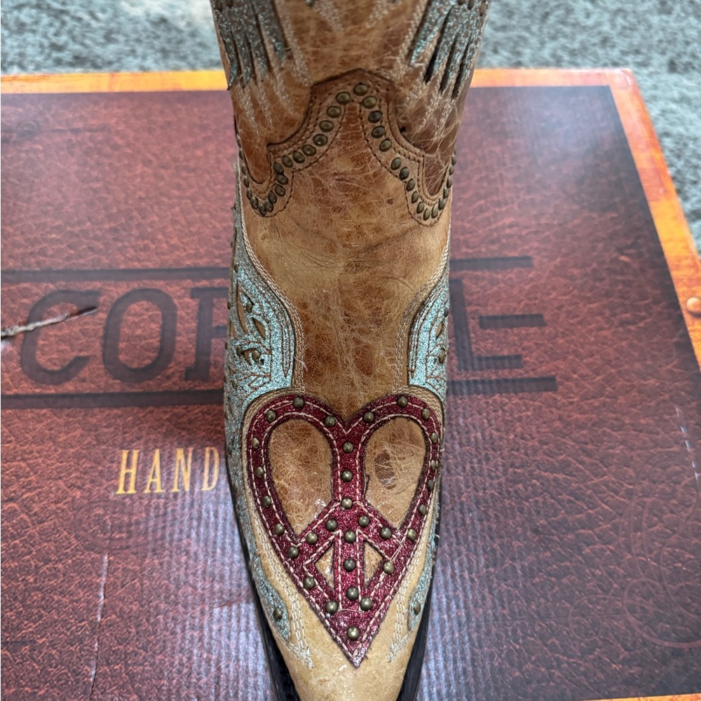 Corral Women’s Sand Heart and Wings Overlay and Embroidery Size 11 - Picture 5 of 11